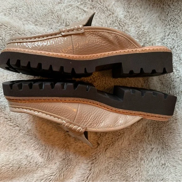 NIB Donald Pliner Hillie Lug Sole Loafer in Tan Mushroom Crinkle Patent 8 - Picture 5 of 10